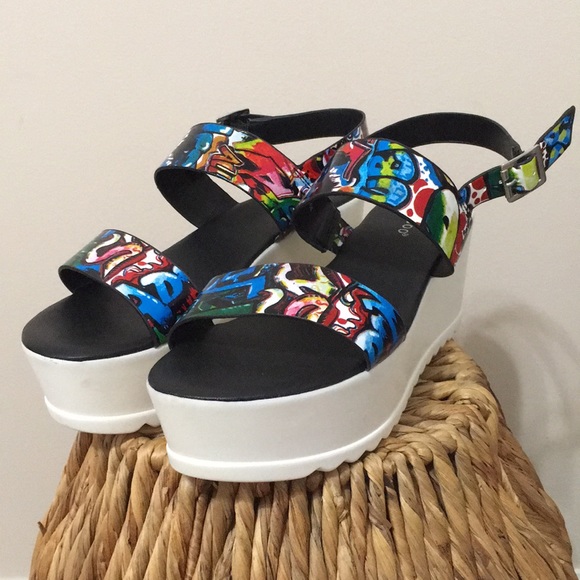 BAMBOO Shoes - Bamboo white wedge with strap. ☀️